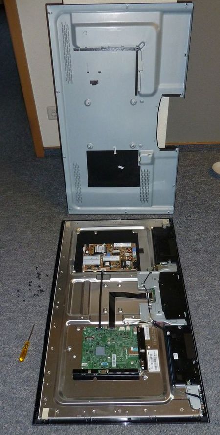 Samsung LED TV UE40D5000 mit demontierter Rückwand Samsung LED TV UE40D5000 mit demontierter Rückwand
